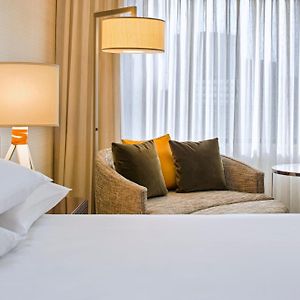 Corner King Room